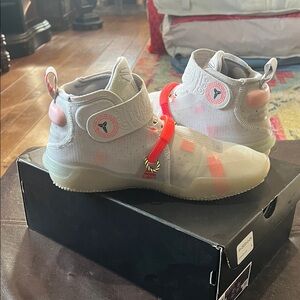 KOBE AD NXT FF Sneakers with original box Size 8 Men’s great condition!